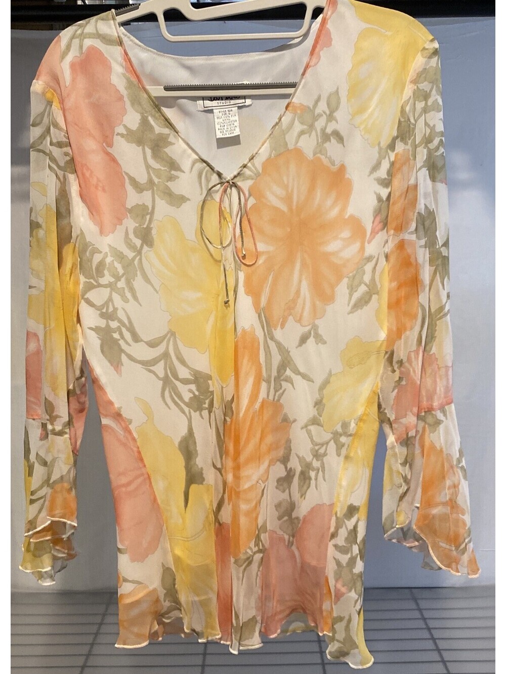Bob Mackie Studio 100% SILK Size 12 Floral Blouse Tropical Flouncy Art to Wear